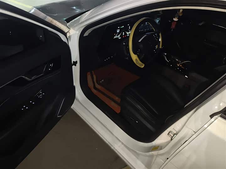 Фото 14 - Bestune B70