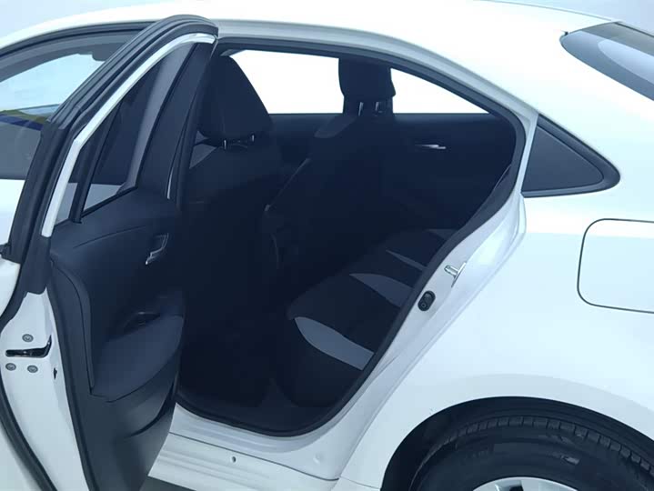 Фото 11 - Toyota Corolla