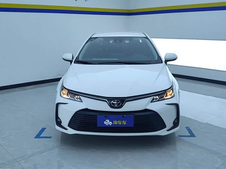 Фото 2 - Toyota Corolla