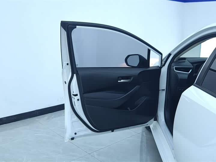 Фото 7 - Toyota Corolla