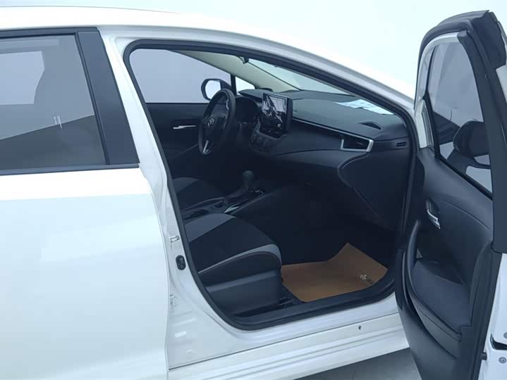 Фото 8 - Toyota Corolla