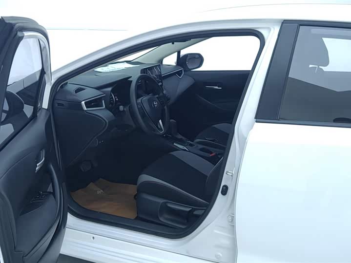 Фото 9 - Toyota Corolla