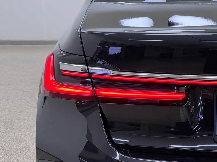 Фото 11 - BMW 7 Series