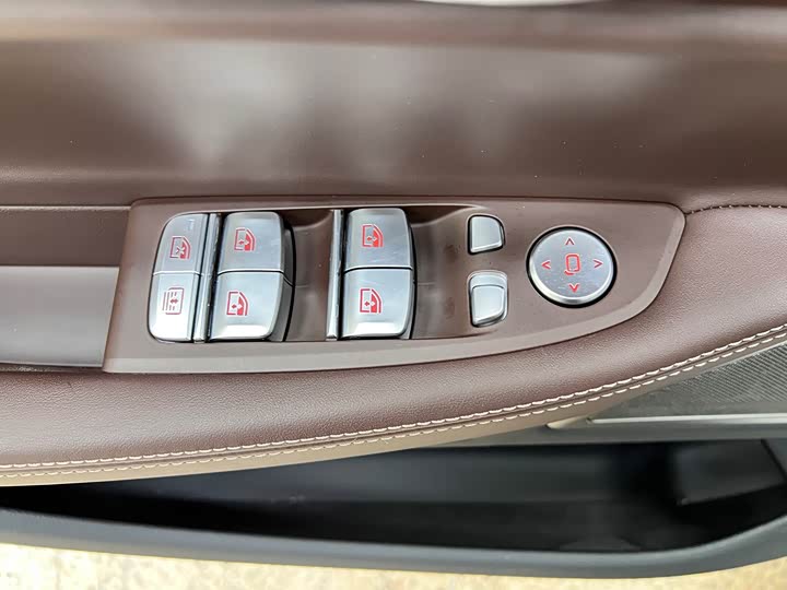 Фото 13 - BMW 7 Series