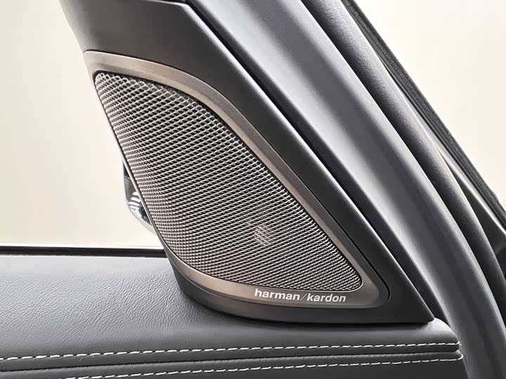 Фото 14 - BMW 7 Series