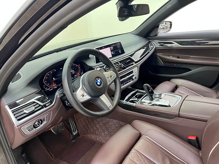 Фото 16 - BMW 7 Series