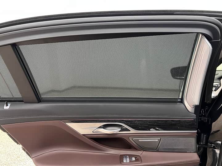 Фото 20 - BMW 7 Series