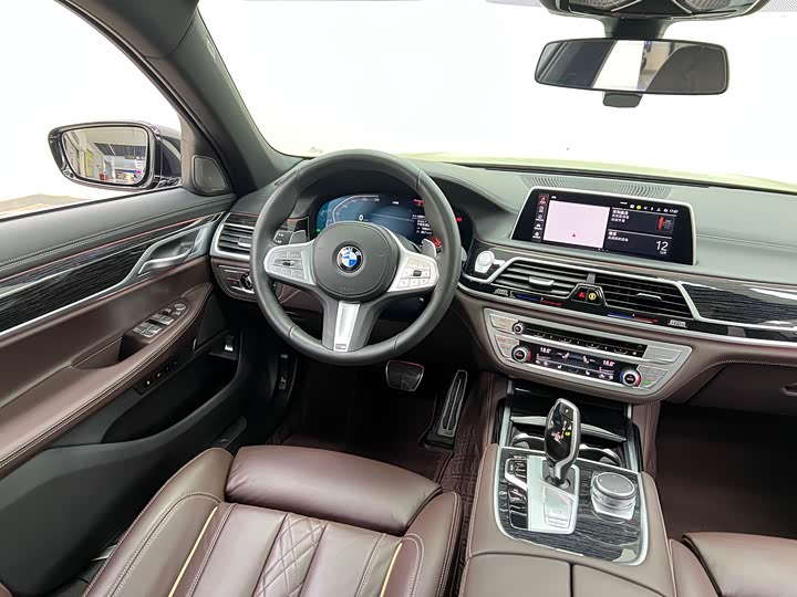 Фото 25 - BMW 7 Series