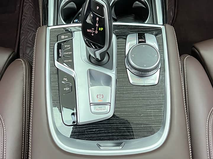 Фото 30 - BMW 7 Series