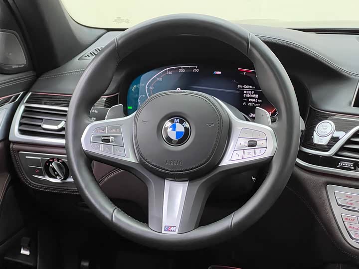 Фото 34 - BMW 7 Series