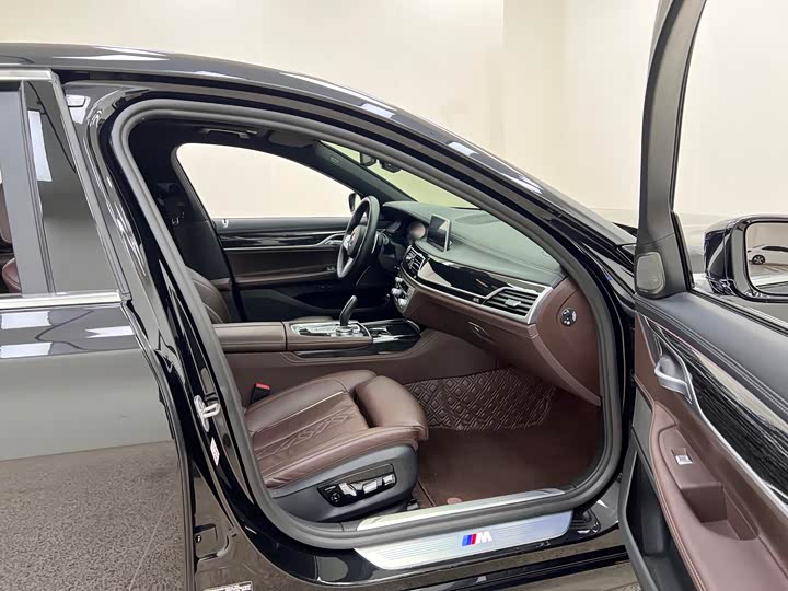 Фото 37 - BMW 7 Series