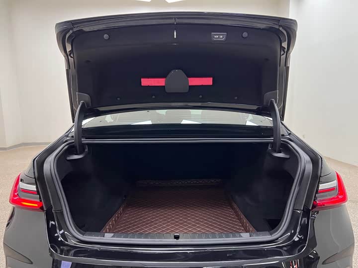 Фото 38 - BMW 7 Series