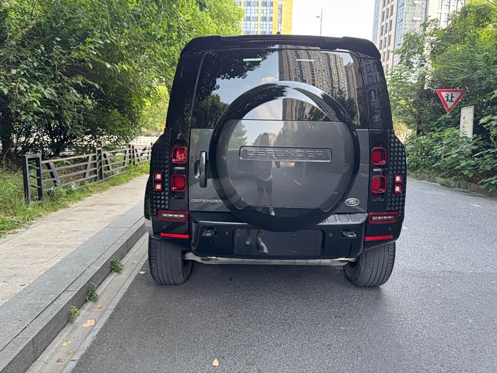 Фото 10 - Land Rover Defender