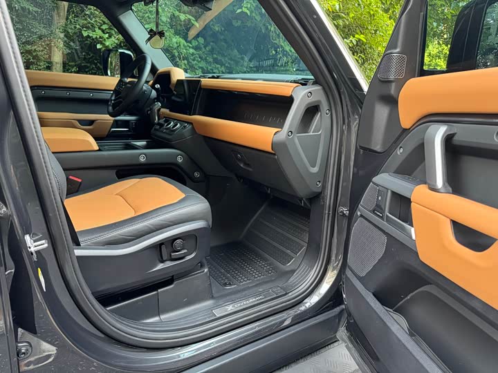 Фото 8 - Land Rover Defender