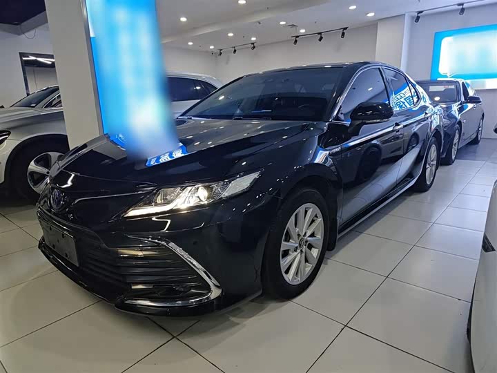 Фото 1 - Toyota Camry