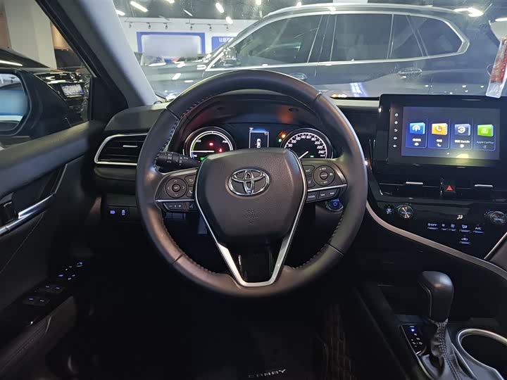 Фото 11 - Toyota Camry