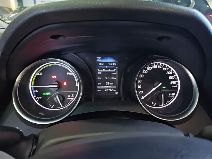 Фото 12 - Toyota Camry