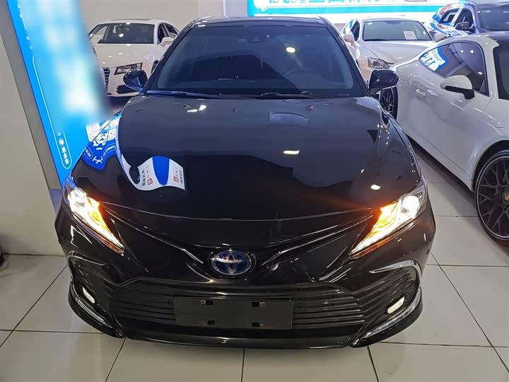 Фото 3 - Toyota Camry