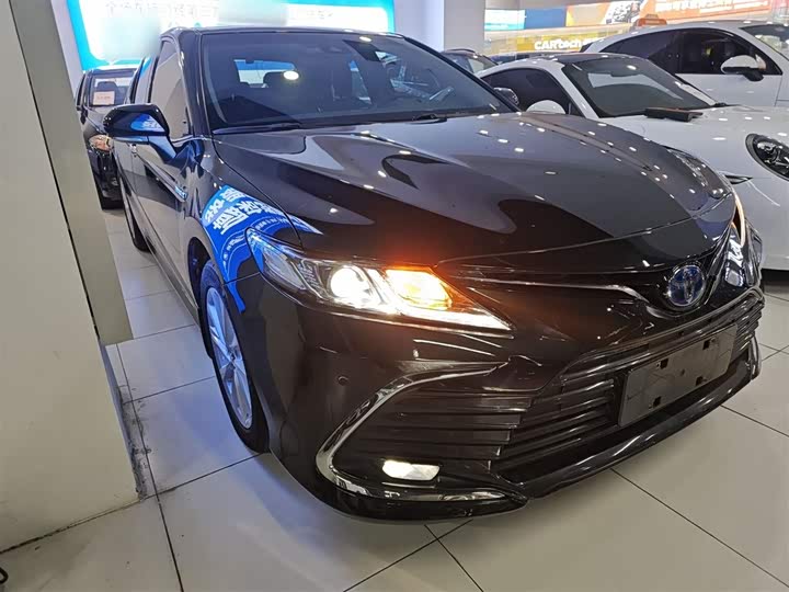 Фото 4 - Toyota Camry