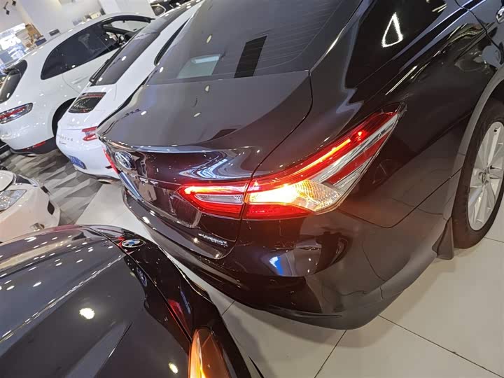 Фото 6 - Toyota Camry