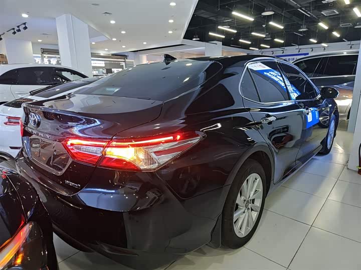 Фото 7 - Toyota Camry
