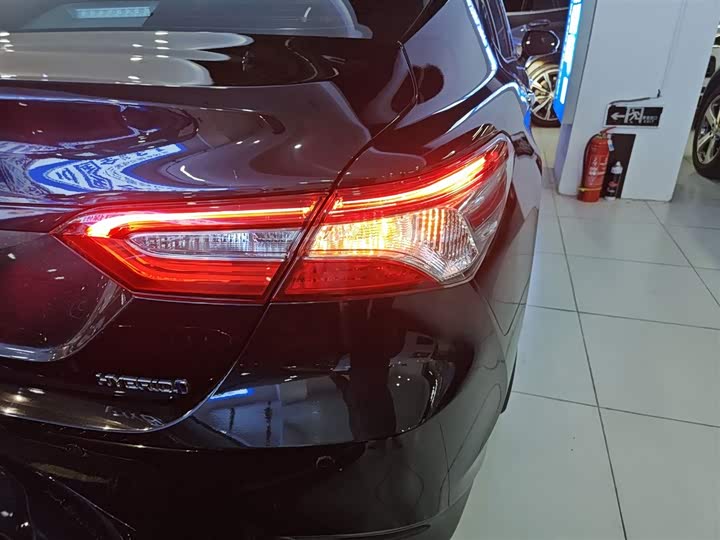 Фото 8 - Toyota Camry