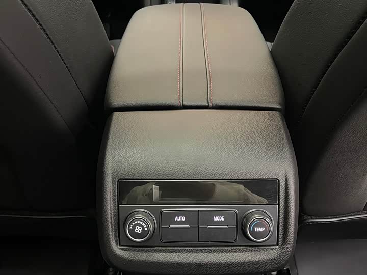 Фото 10 - Chevrolet Blazer