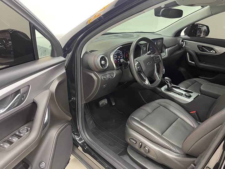 Фото 4 - Chevrolet Blazer