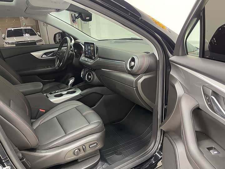 Фото 8 - Chevrolet Blazer