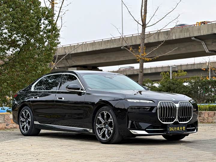 Фото 3 - BMW 7 Series