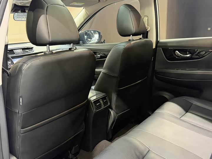 Фото 10 - Nissan X-Trail