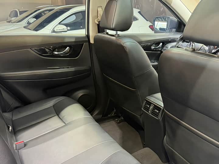 Фото 11 - Nissan X-Trail