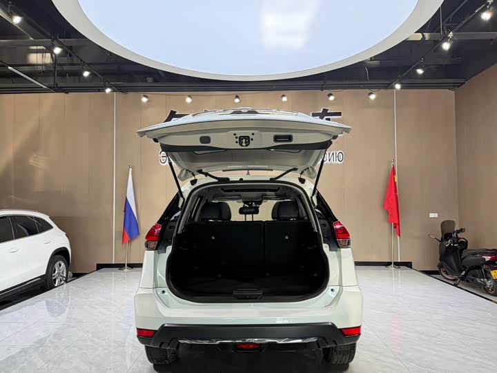 Фото 13 - Nissan X-Trail