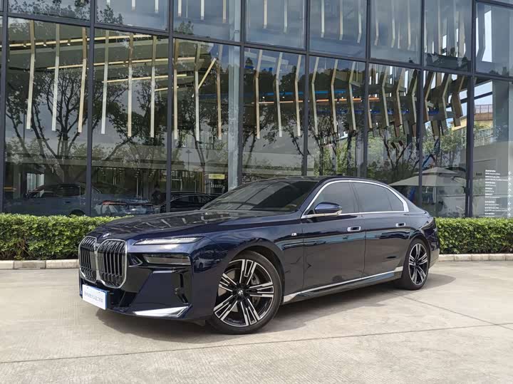 Фото 1 - BMW 7 Series