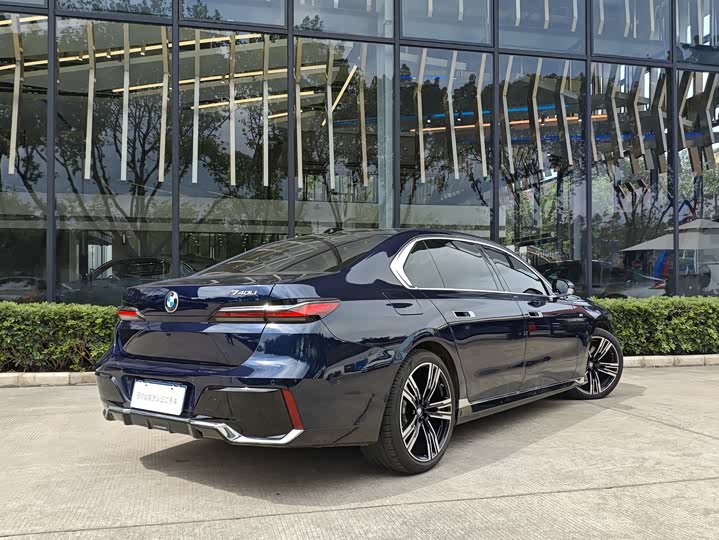 Фото 2 - BMW 7 Series