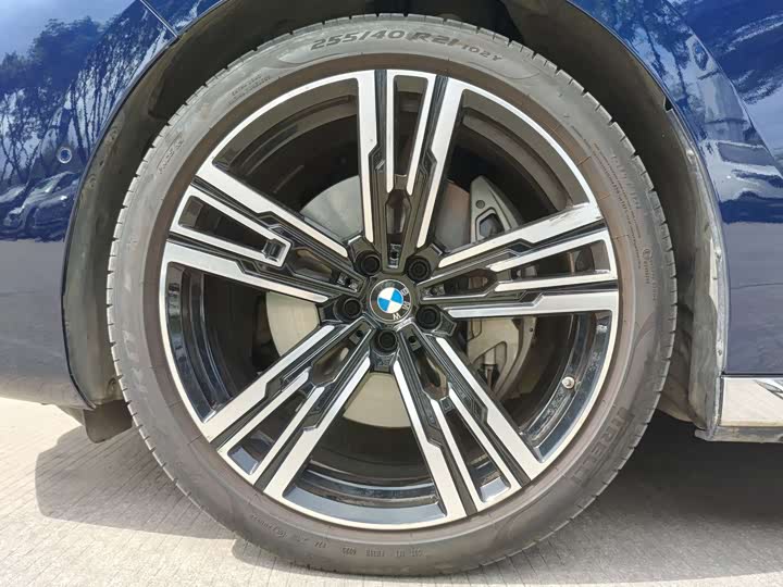 Фото 9 - BMW 7 Series