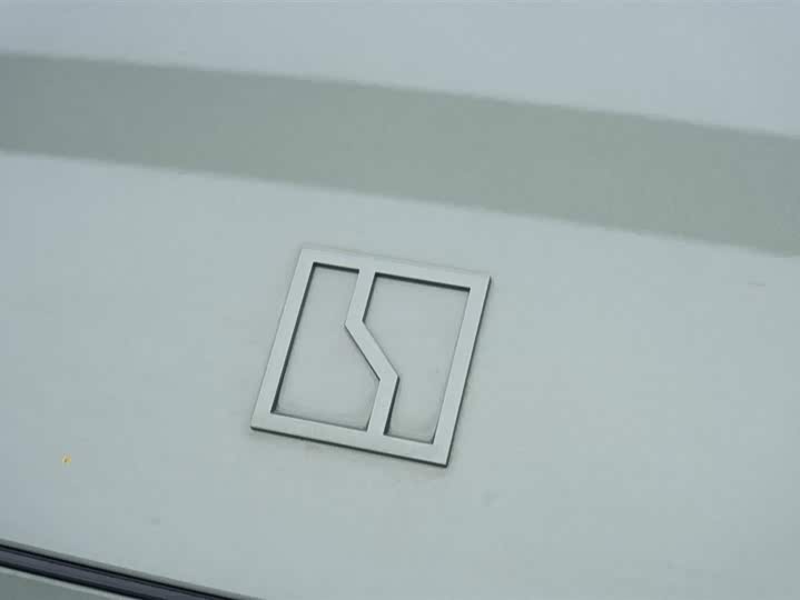 Фото 11 - Zeekr 001