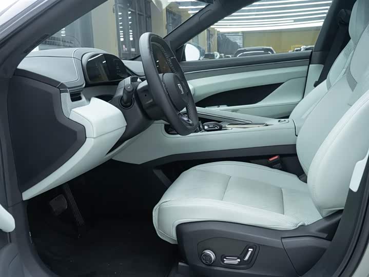 Фото 19 - Zeekr 001