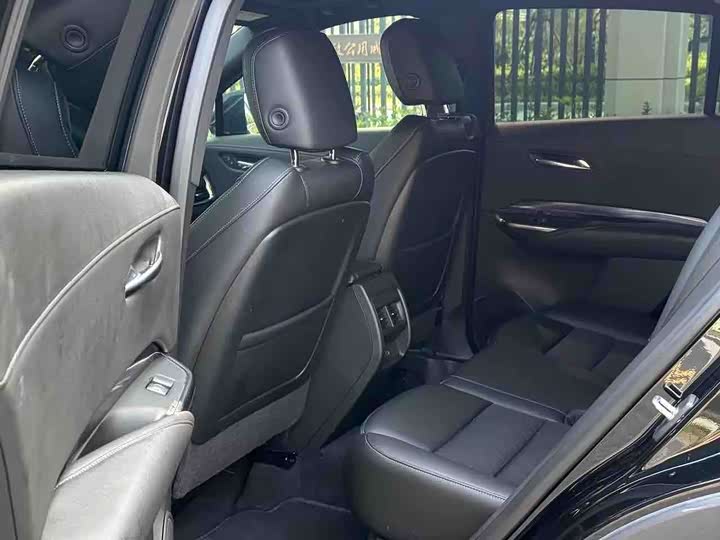 Фото 8 - Cadillac XT4