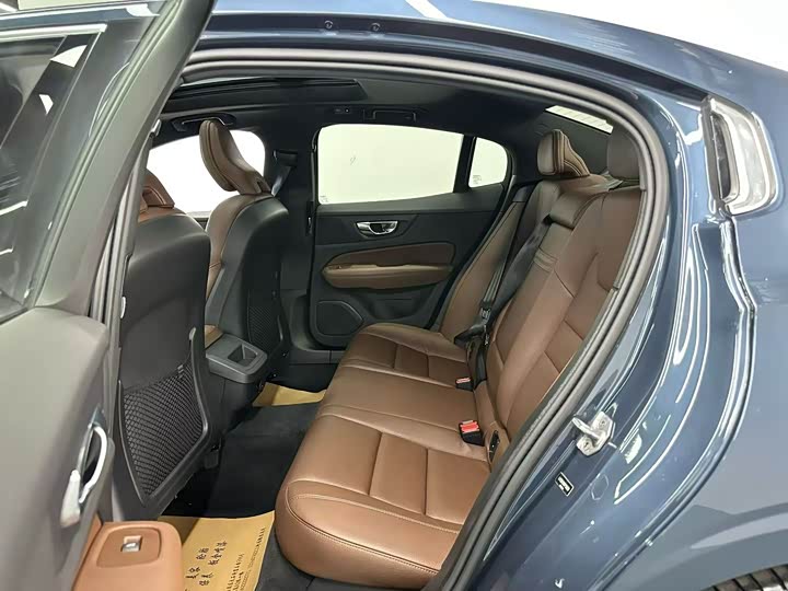 Фото 10 - Volvo S60