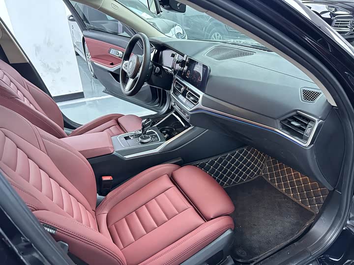 Фото 17 - BMW 3 Series