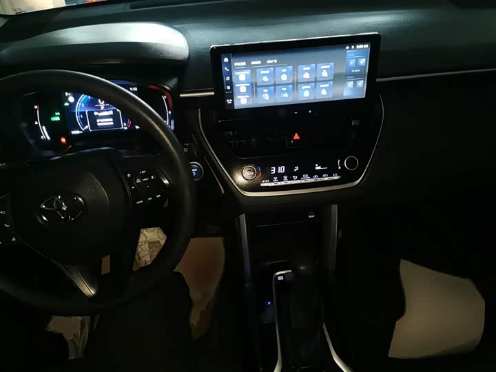 Фото 12 - Toyota Corolla Cross