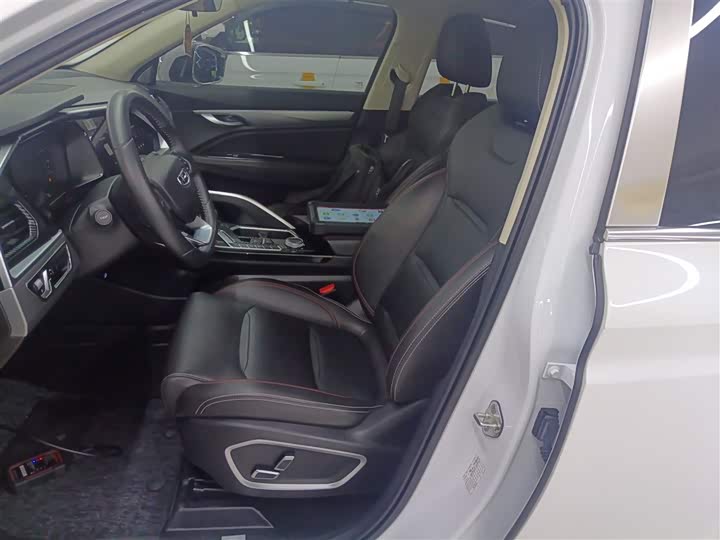 Фото 15 - Geely Tugella S