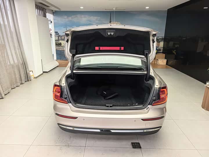 Фото 15 - Volvo S60