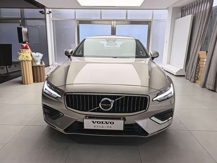Фото 2 - Volvo S60
