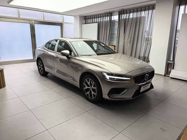 Фото 3 - Volvo S60