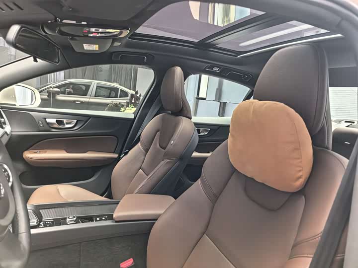 Фото 7 - Volvo S60