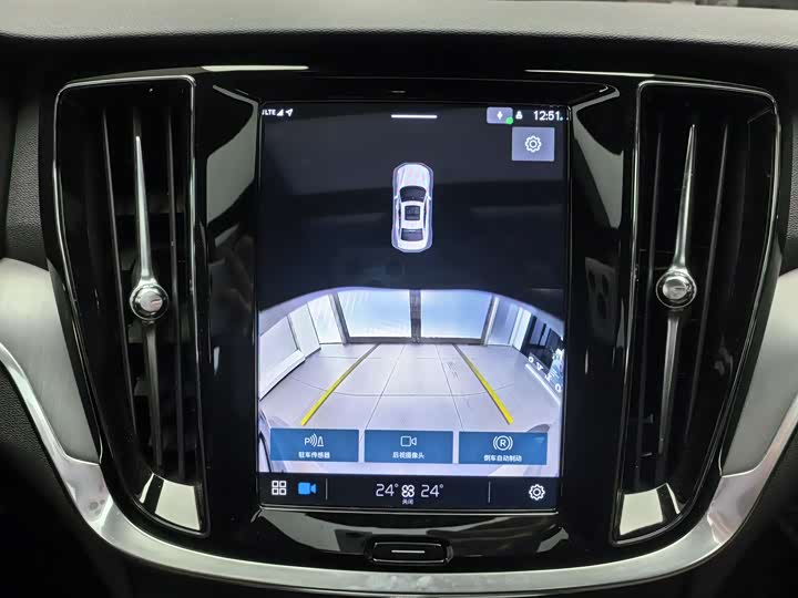 Фото 9 - Volvo S60