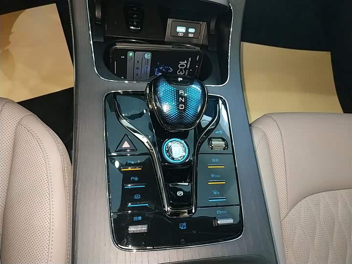 Фото 14 - BYD Han