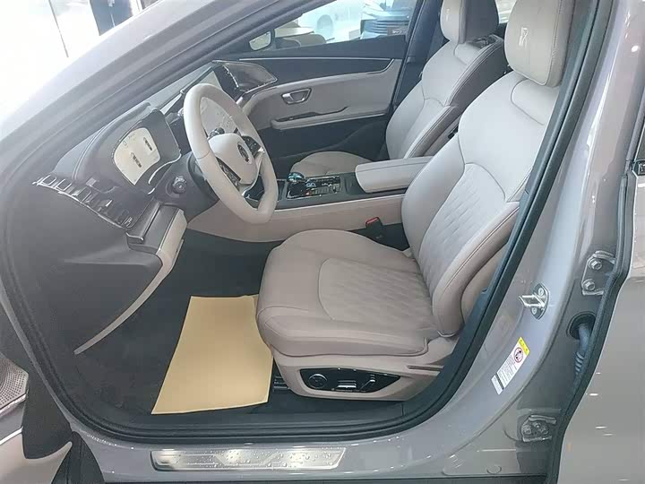 Фото 15 - BYD Han